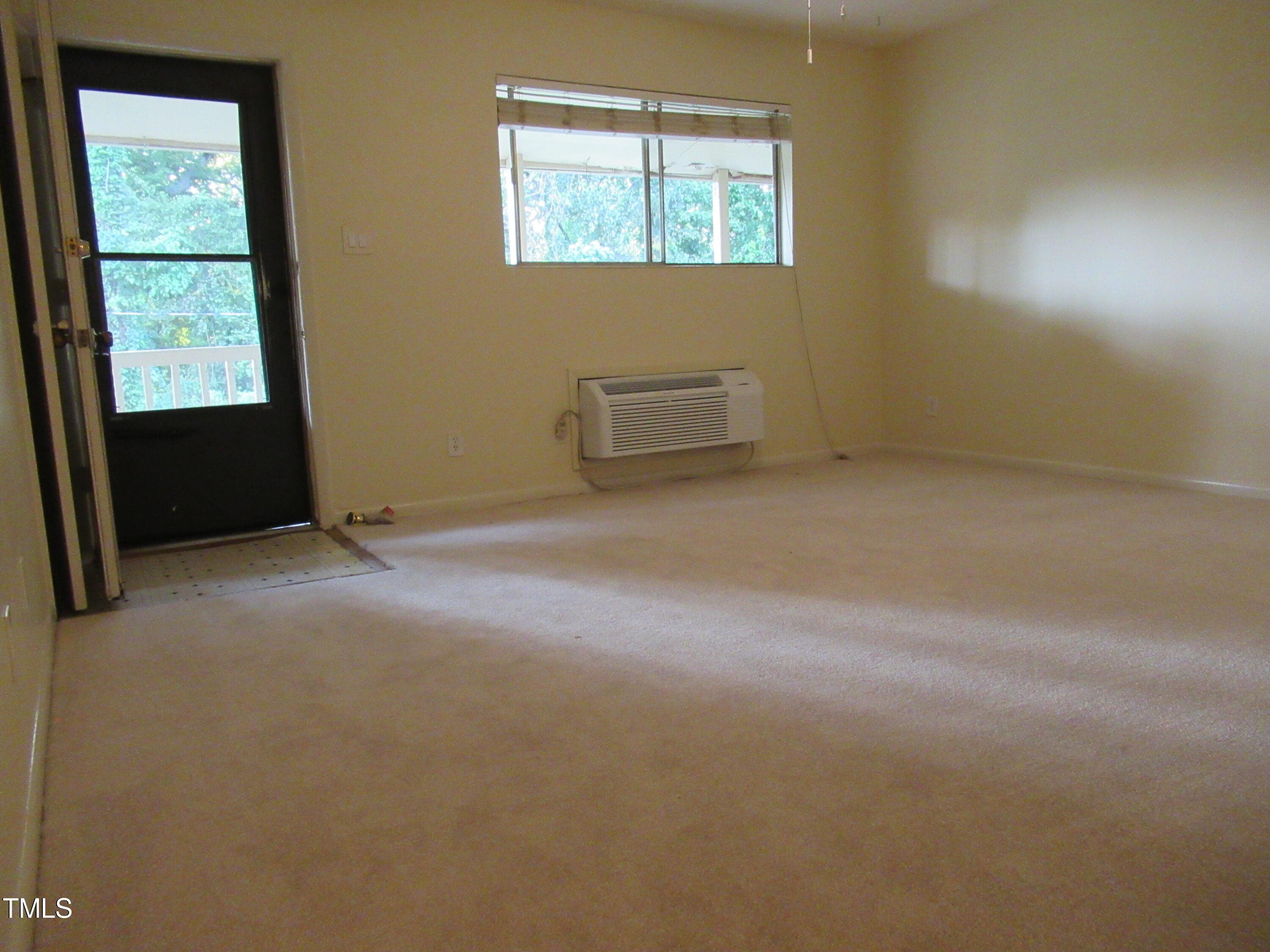 11EntranceLiving0best - 130 S Estes Drive B-11, Chapel Hill, NC 27514, Chapel Hill
