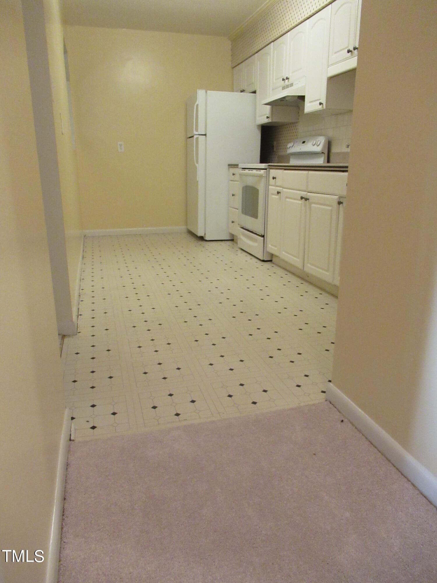 11bath2kitchen1good - 130 S Estes Drive B-11, Chapel Hill, NC 27514, Chapel Hill
