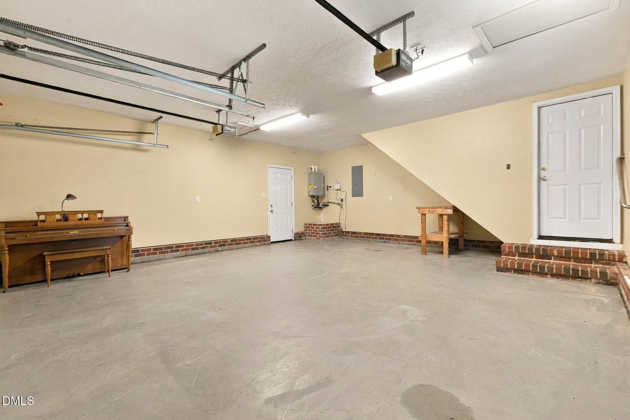 2 car garage - 729 Dalmore Drive, Fayetteville, NC 28311, Fayetteville