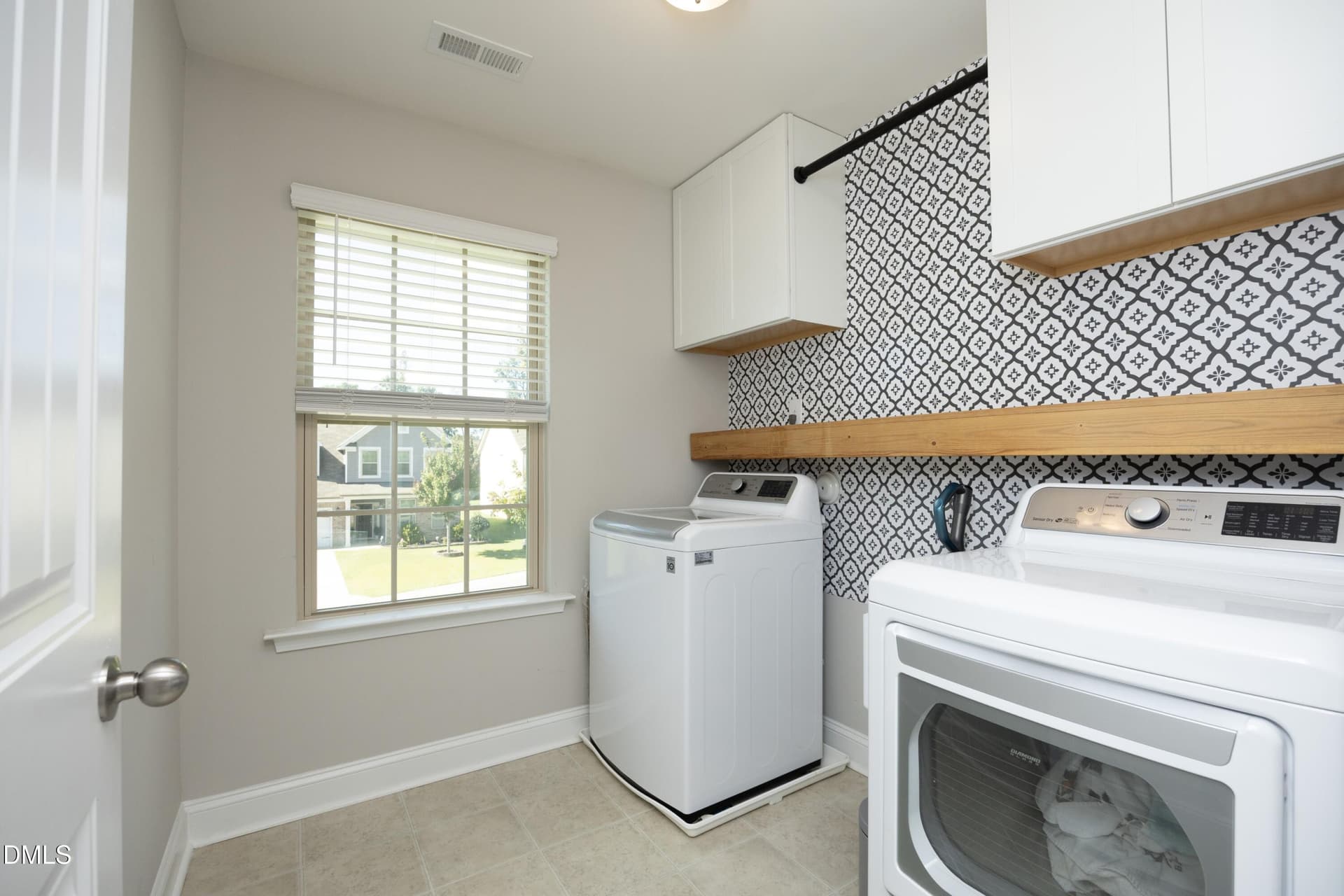 Laundry - 5000 Silver Spruce Way, Zebulon, NC 27597