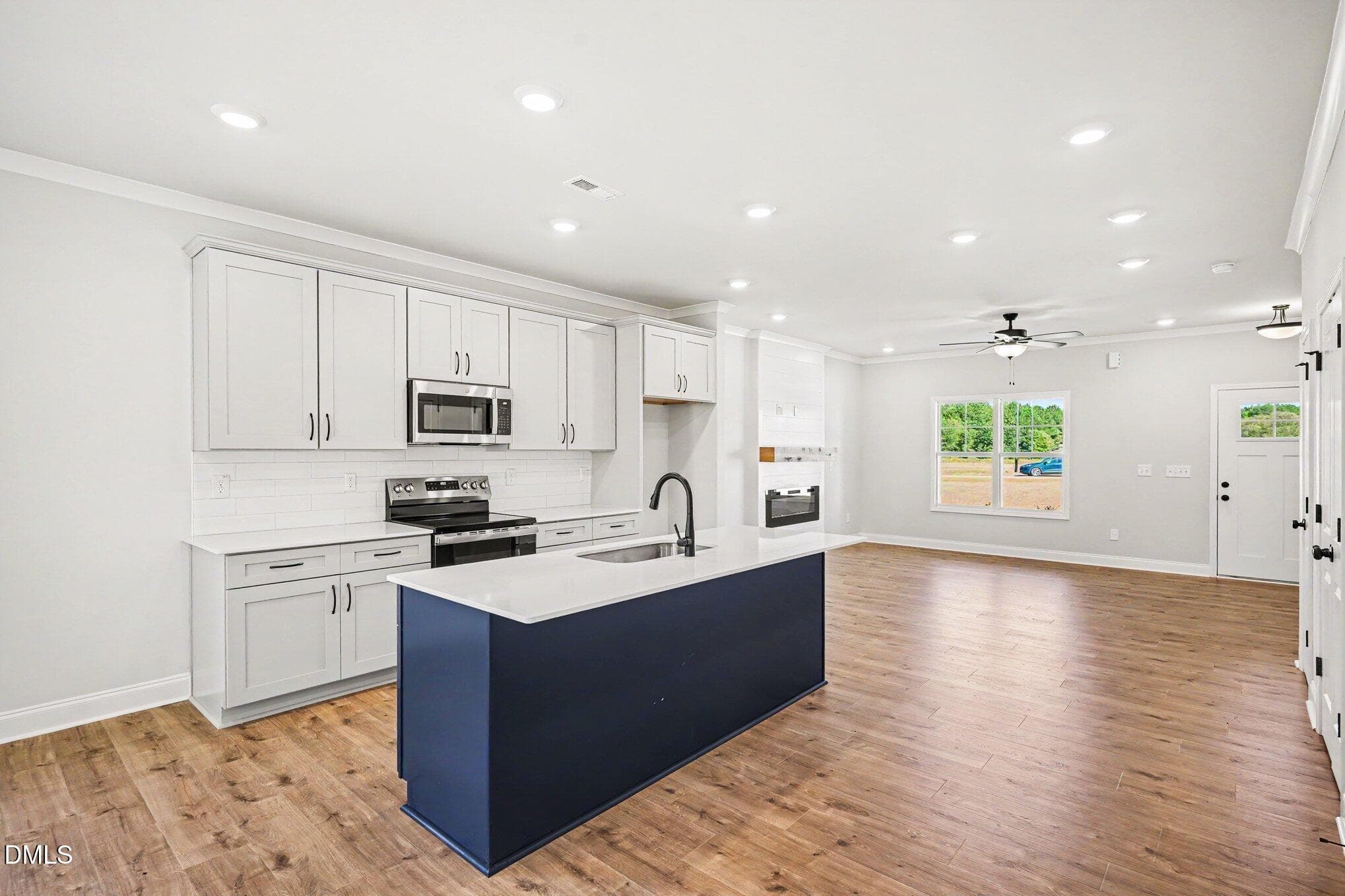 010_file_3216 - 33 Evelene Way, Clinton, NC 28328