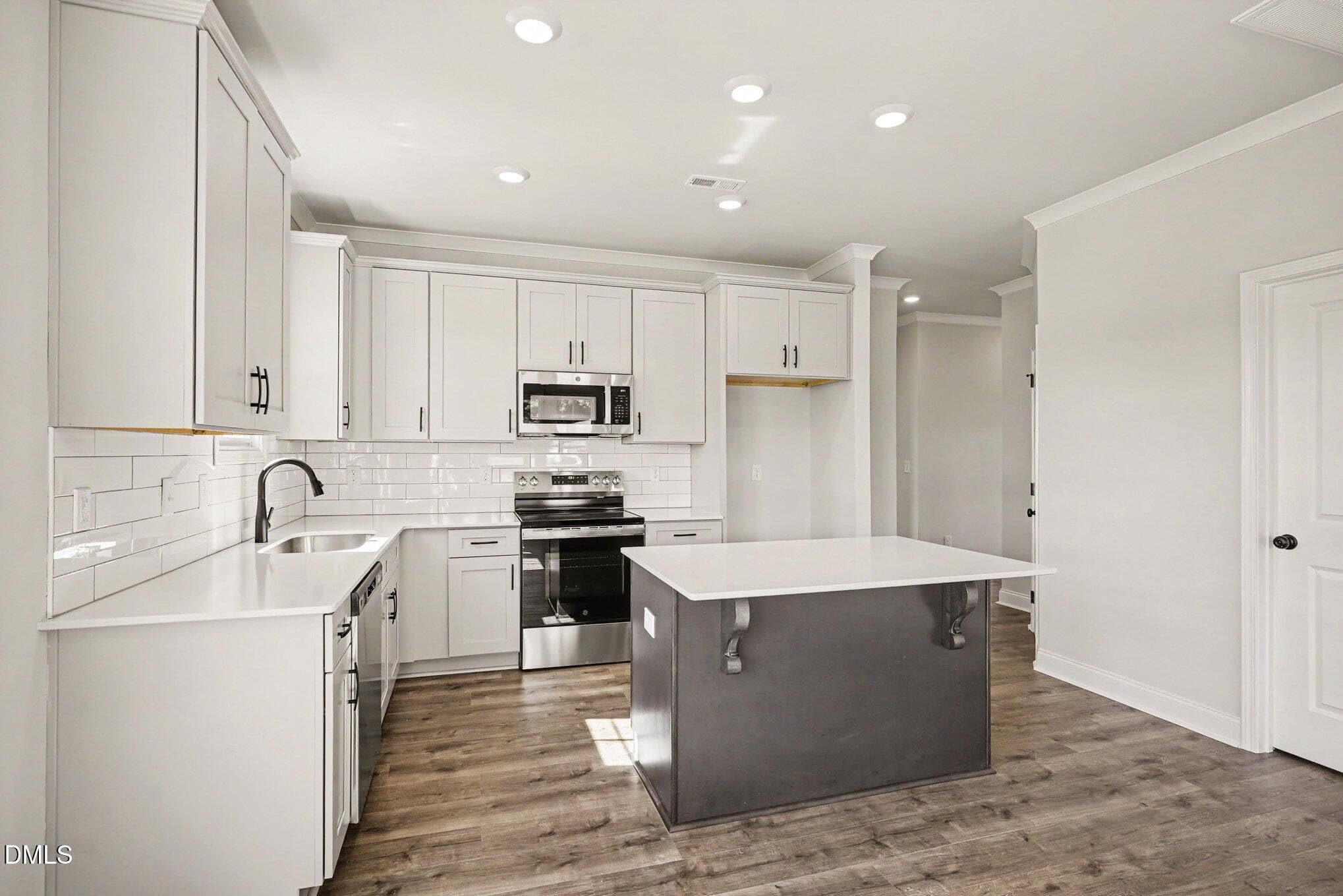 010_file_6698 - 147 Evelene Way, Clinton, NC 28328