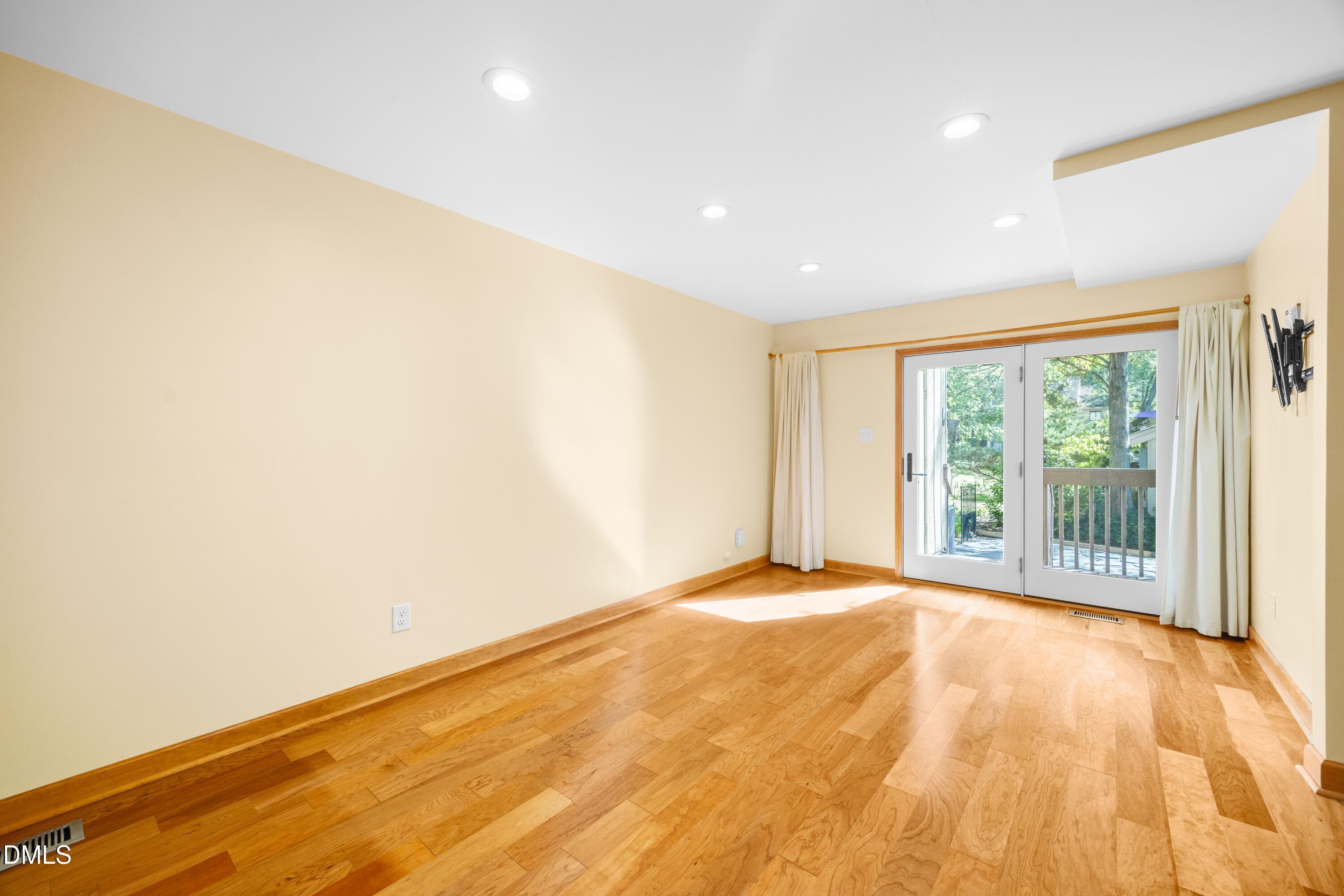 Living 4 - 4100 Five Oaks Drive 11, Durham, NC 27707, Durham