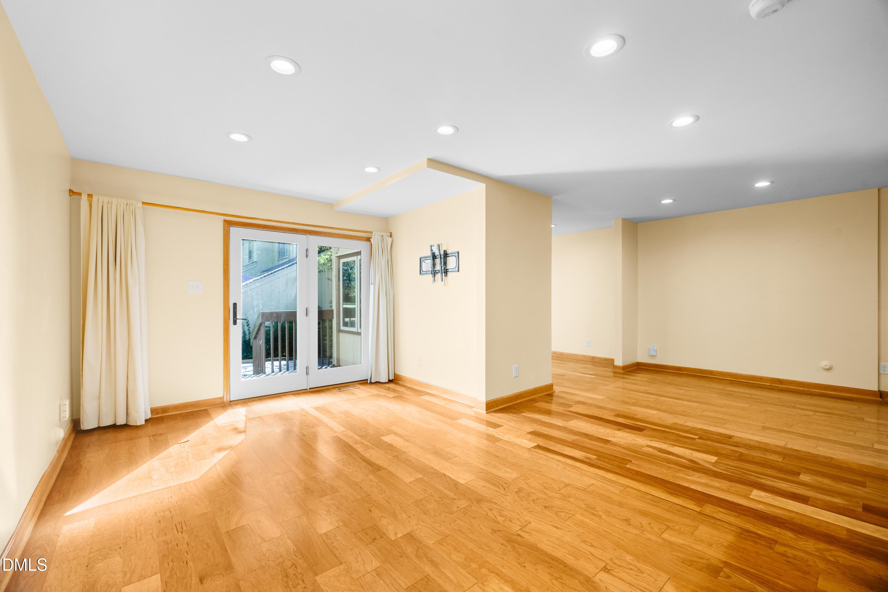 Living 3 - 4100 Five Oaks Drive 11, Durham, NC 27707, Durham