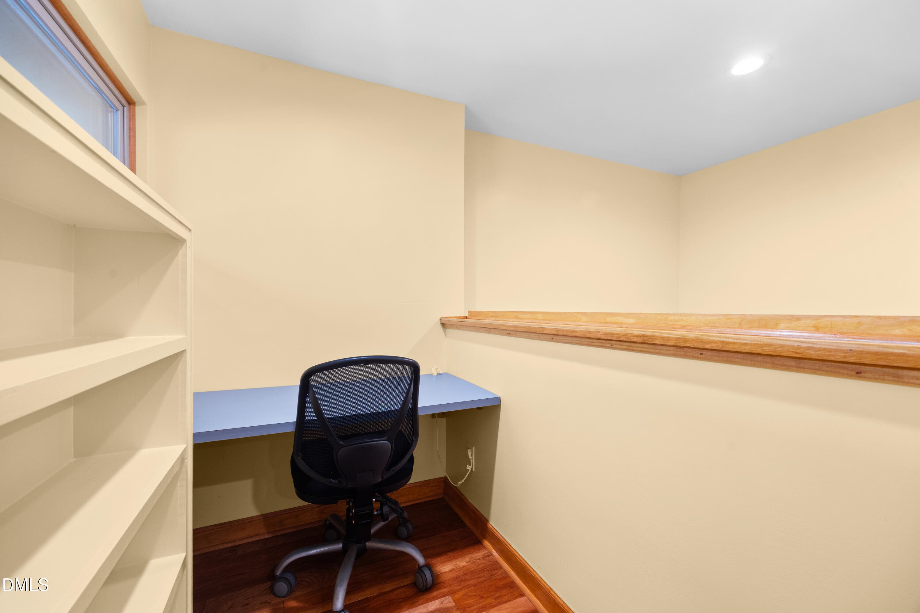 Office space - 4100 Five Oaks Drive 11, Durham, NC 27707, Durham