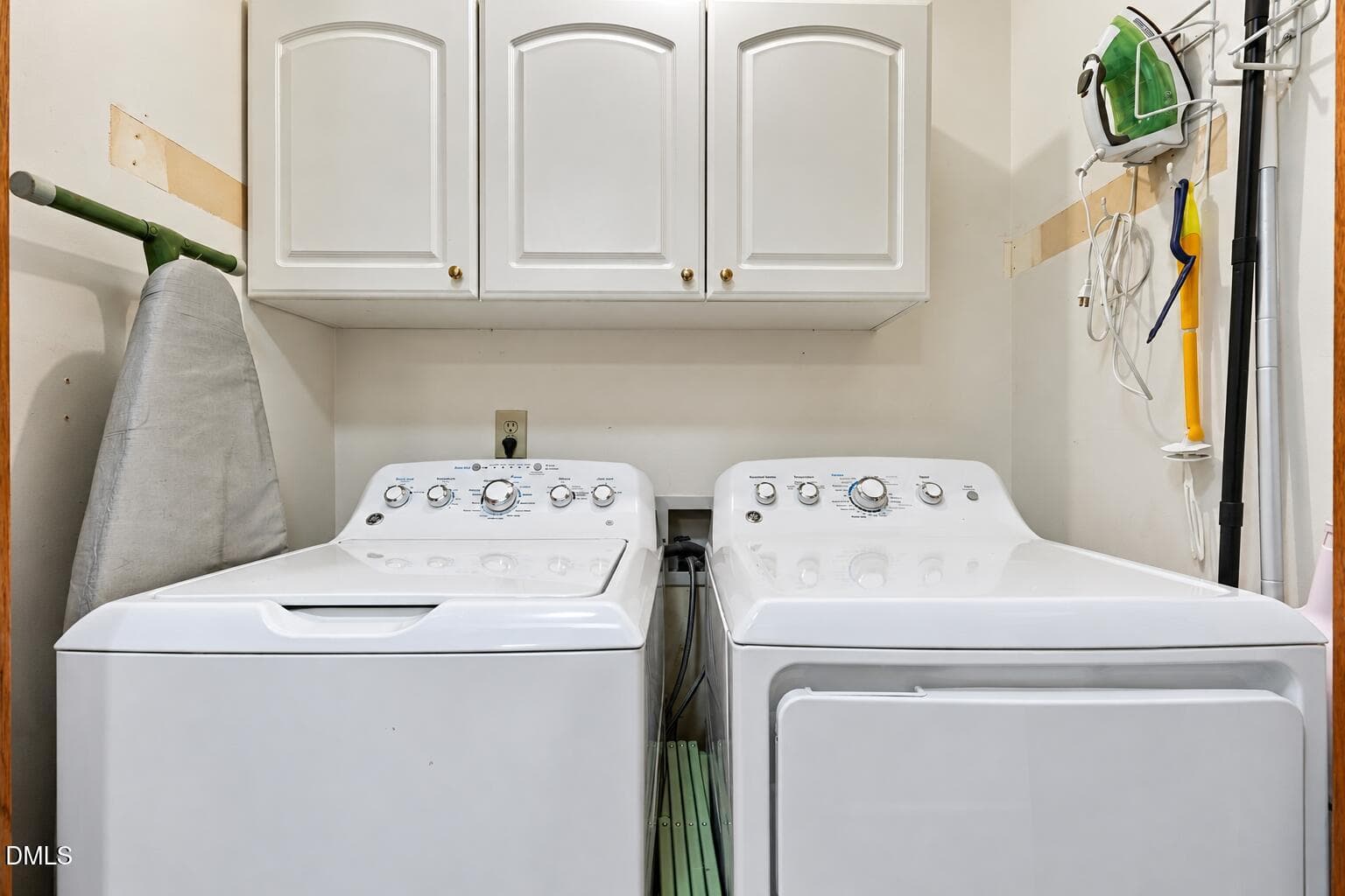 Hillsborough NC Home with Laundry Area a - 2526 Hardwood Lane, Hillsborough, NC 27278, Hillsborough