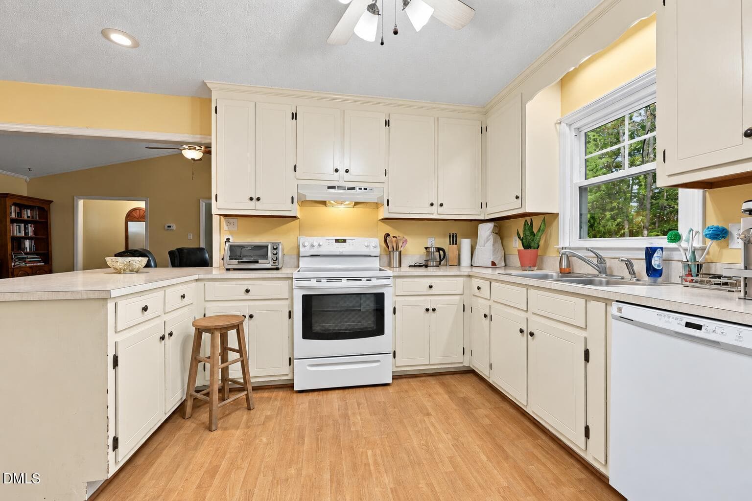 illsborough NC Home with Breakfast Bar S - 2526 Hardwood Lane, Hillsborough, NC 27278, Hillsborough