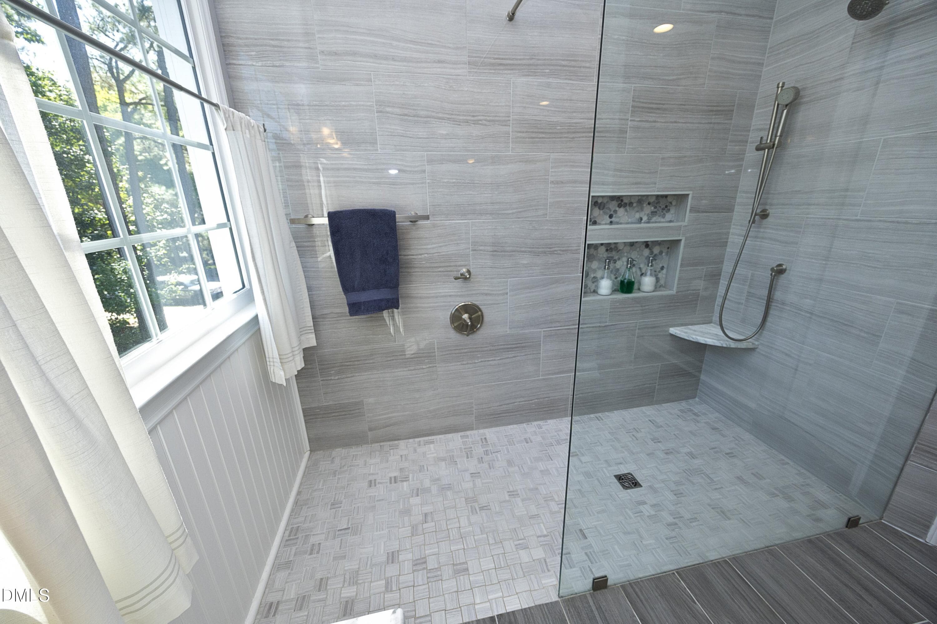 41Shower - 8900 Castleton Lane, Raleigh, NC 27615, Raleigh