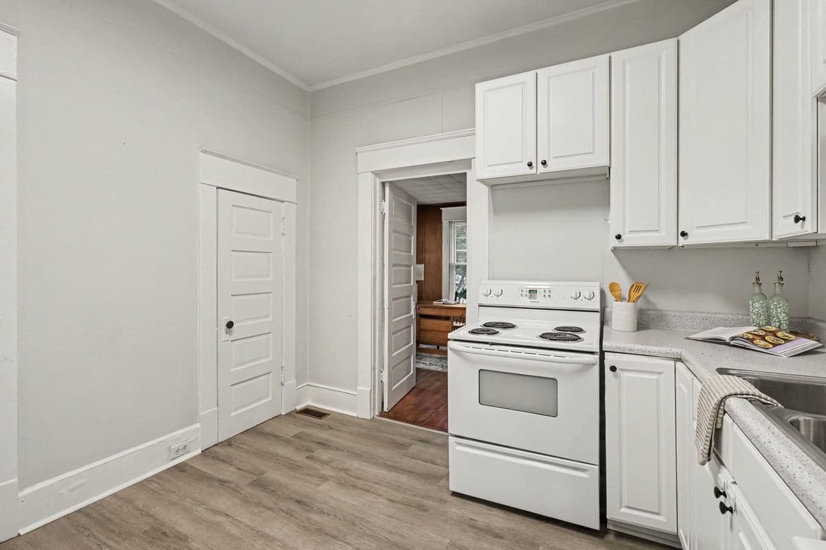 012_file_5716.jpg - 903 W Markham Avenue, Durham, NC 27701