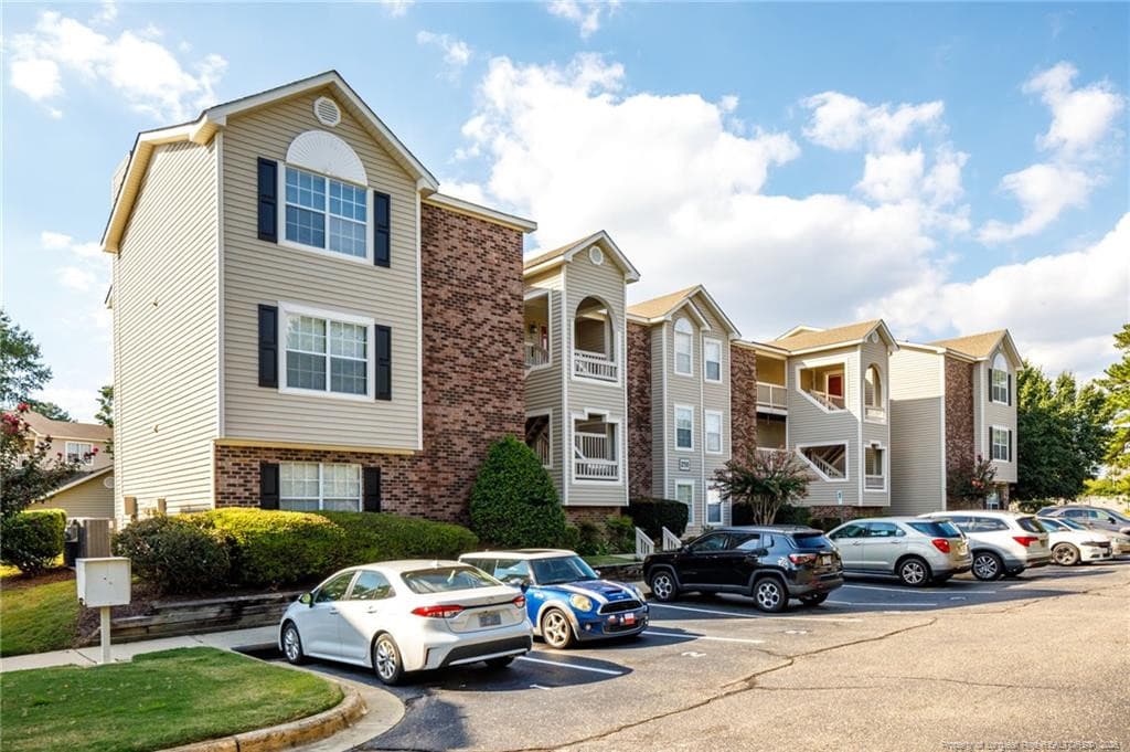 2705 Preston Woods Lane 9, Fayetteville, NC 28304