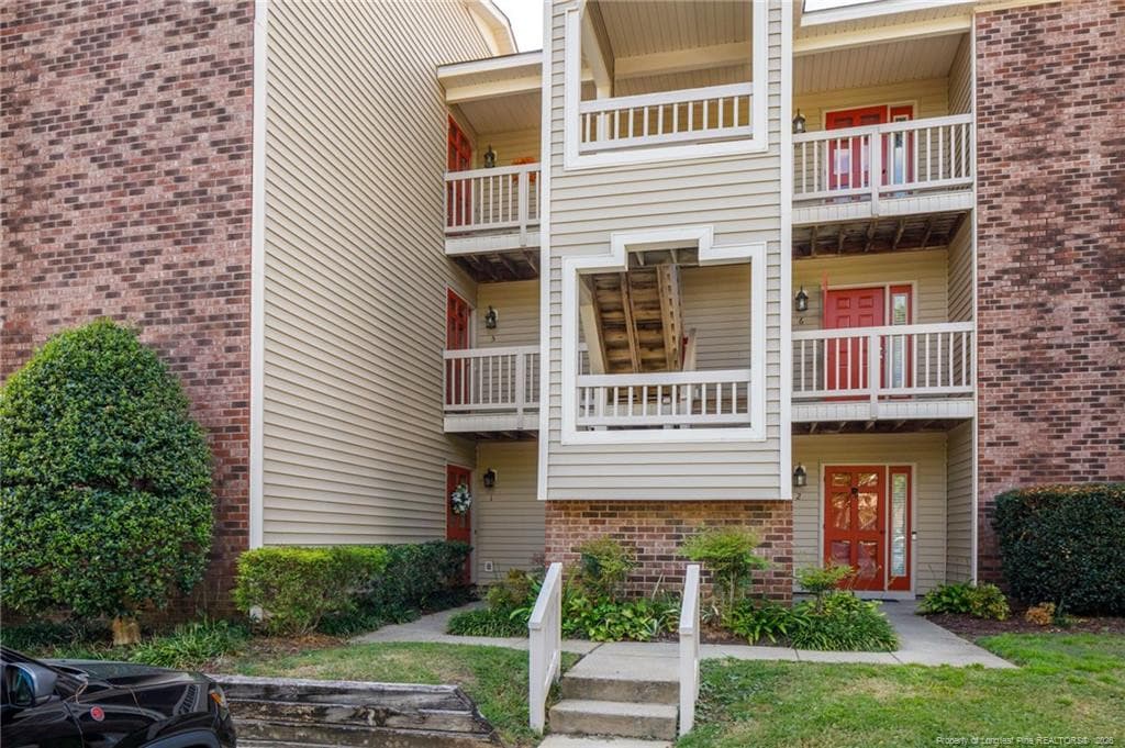 Photo 2 - 2705 Preston Woods Lane 9, Fayetteville, NC 28304, Fayetteville