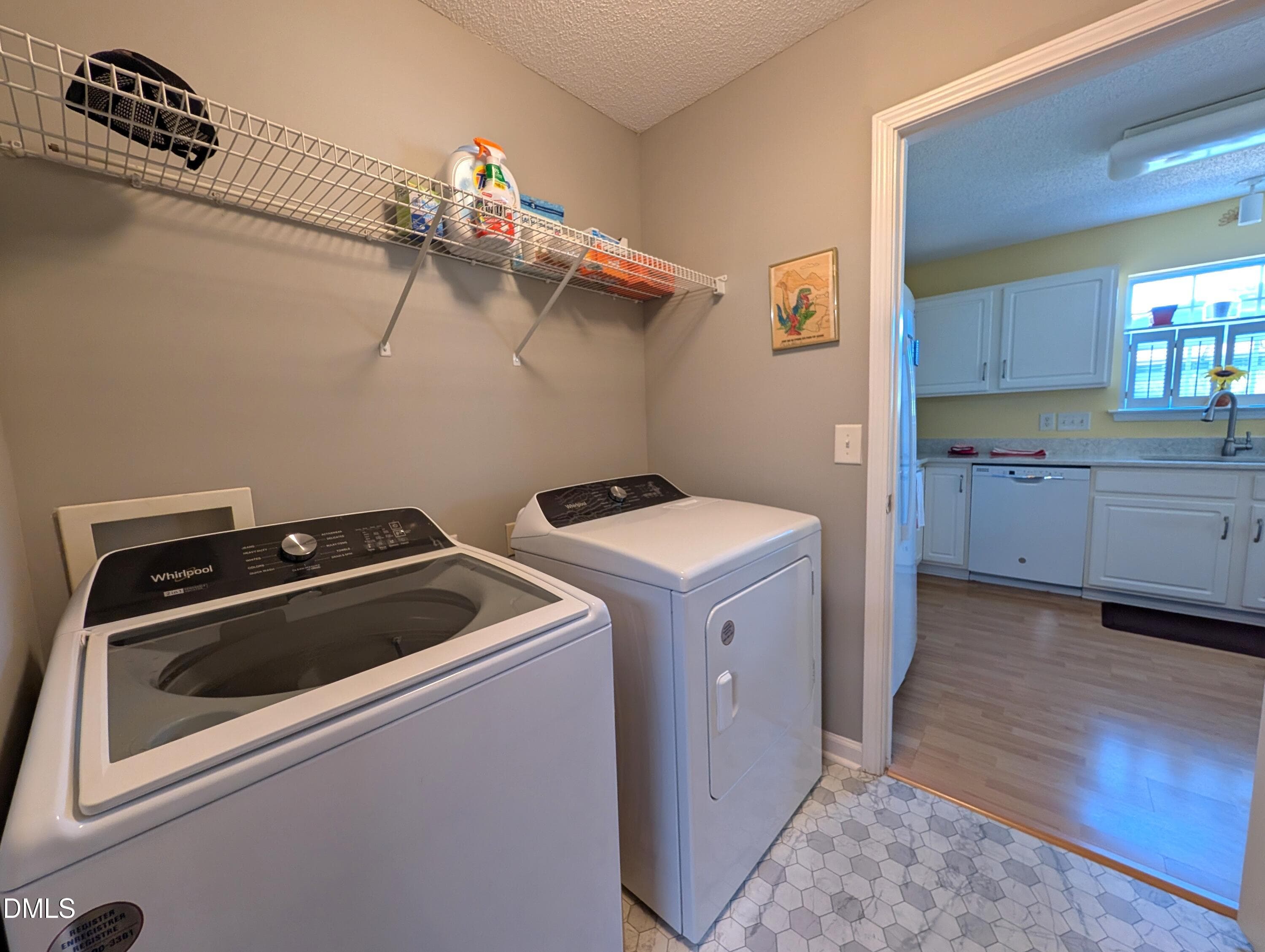 Sandstone laundry - 1112 Sandstone Court, Mebane, NC 27302, Mebane
