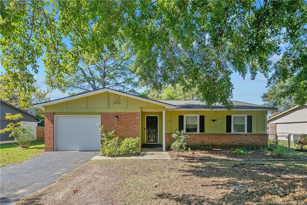 2226 Kingsberry Lane, Fayetteville, NC 28304