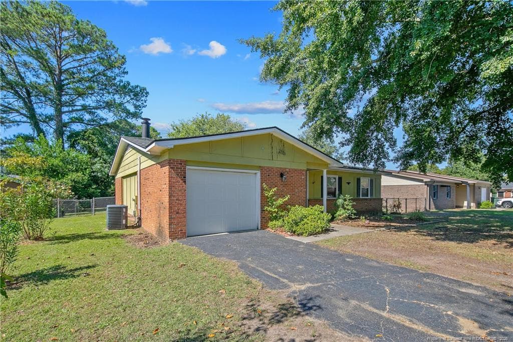 Photo 3 - 2226 Kingsberry Lane, Fayetteville, NC 28304, Fayetteville