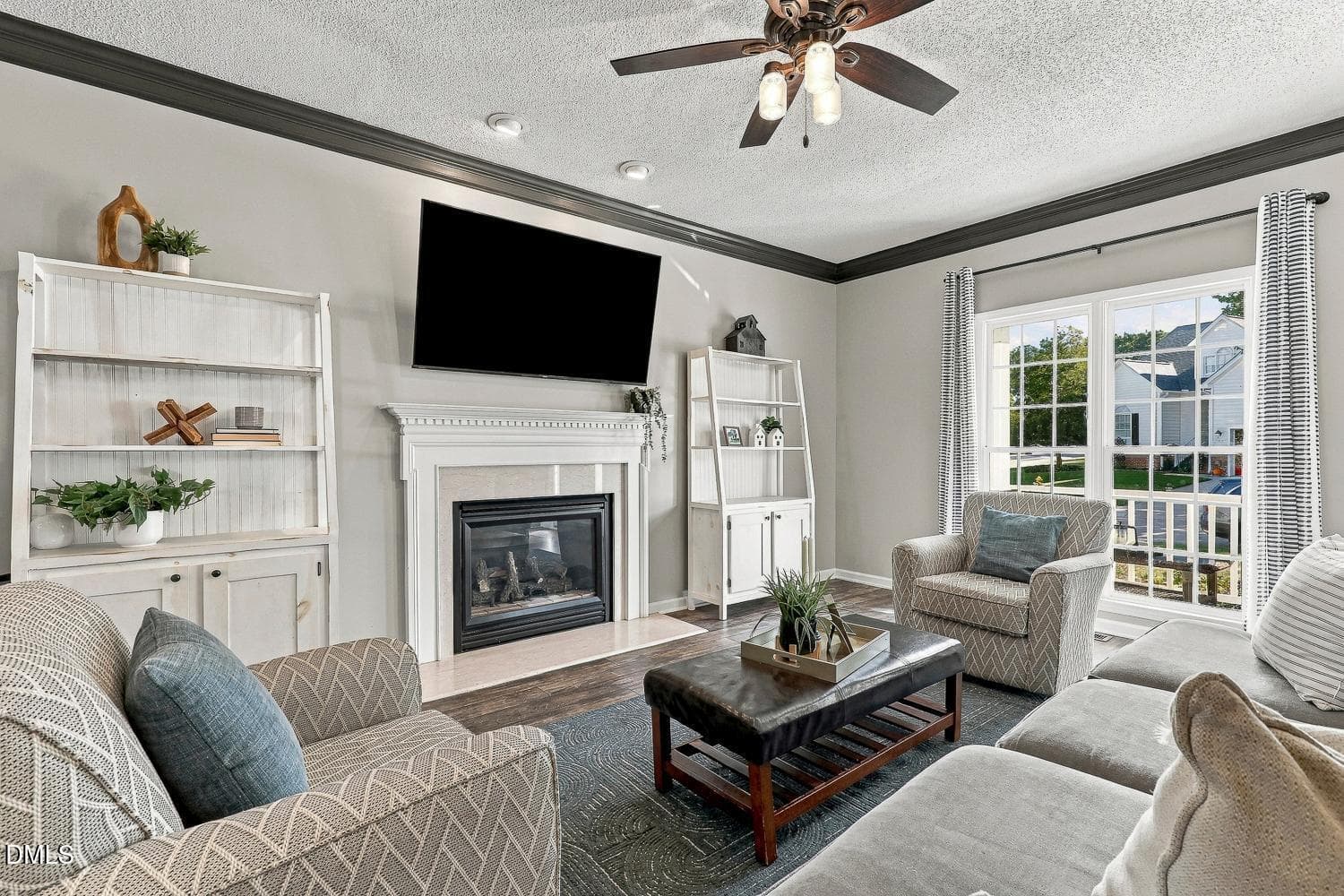 010-035-Family Room-1500x1000 - 9004 Erinsbrook Drive, Raleigh, NC 27617, Raleigh