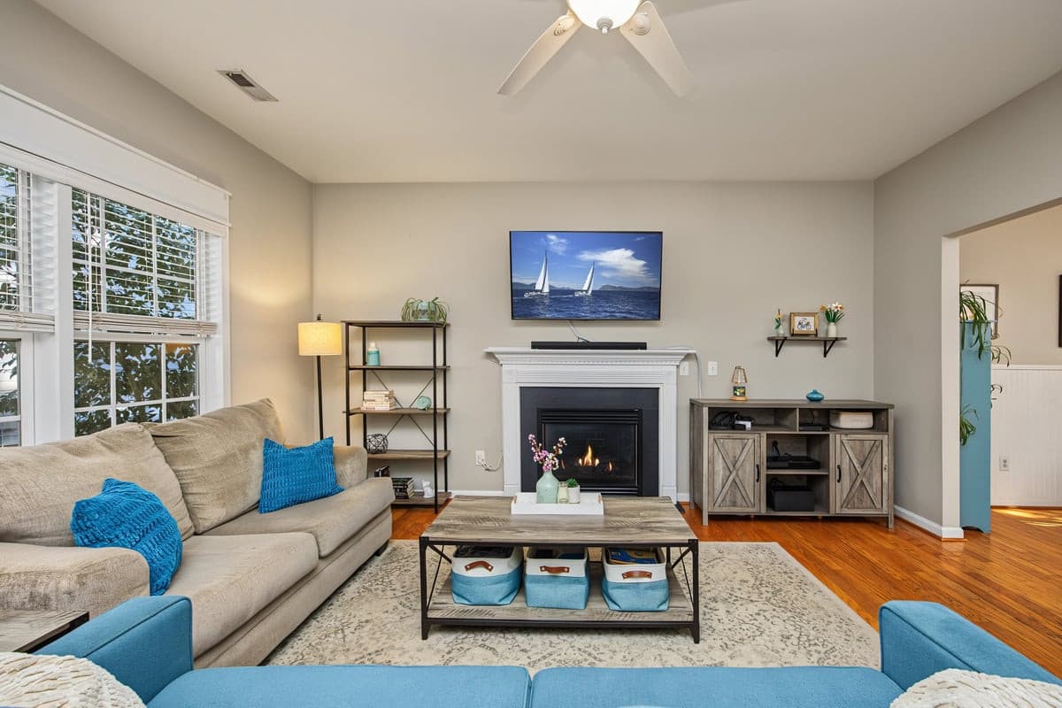 07Living.jpg - 12 Calaveras Court, Durham, NC 27713, Durham