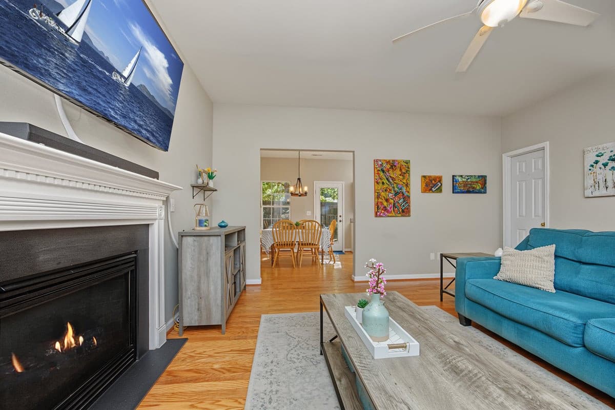 08Living.jpg - 12 Calaveras Court, Durham, NC 27713, Durham