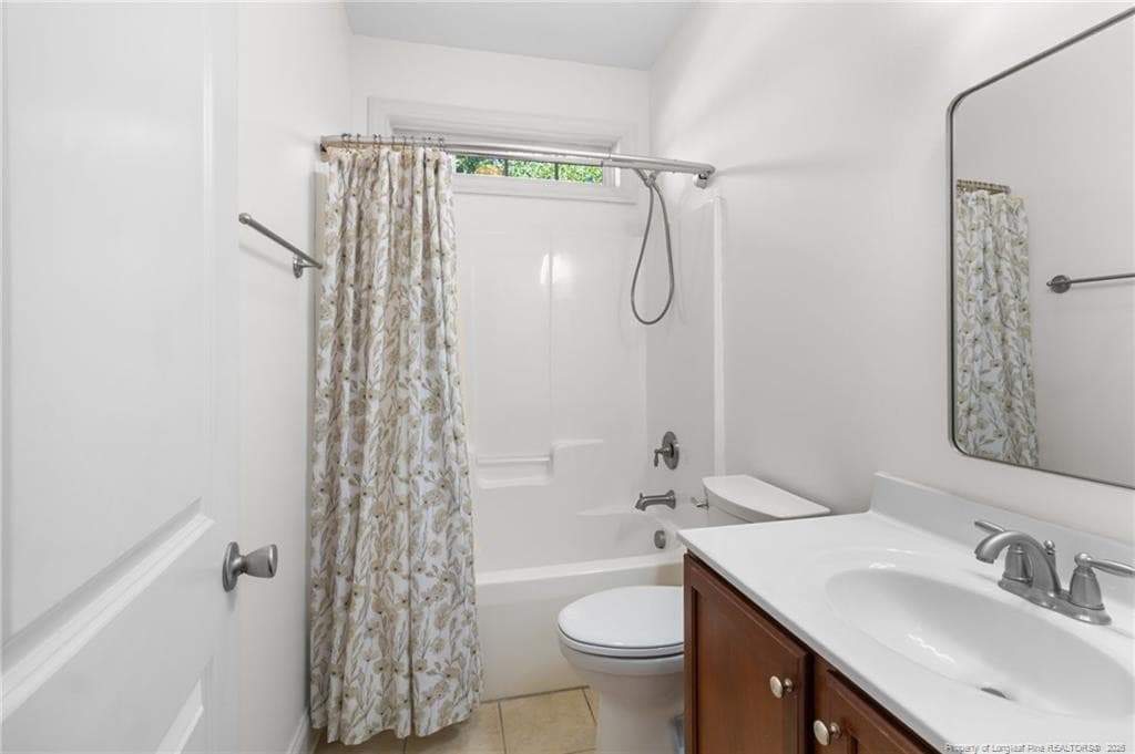 Full bathroom - 112 Neeley Lane, Raeford, NC 28376, Raeford