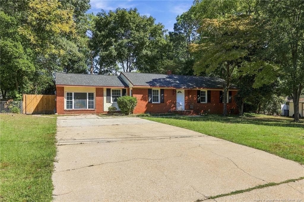 Photo 3 - 1731 Stratford Road, Fayetteville, NC 28304, Fayetteville
