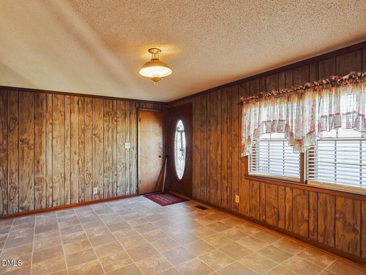 007-1280x960-living-room - 389 Turnage Barefoot Lane, Dunn, NC 28334, Dunn