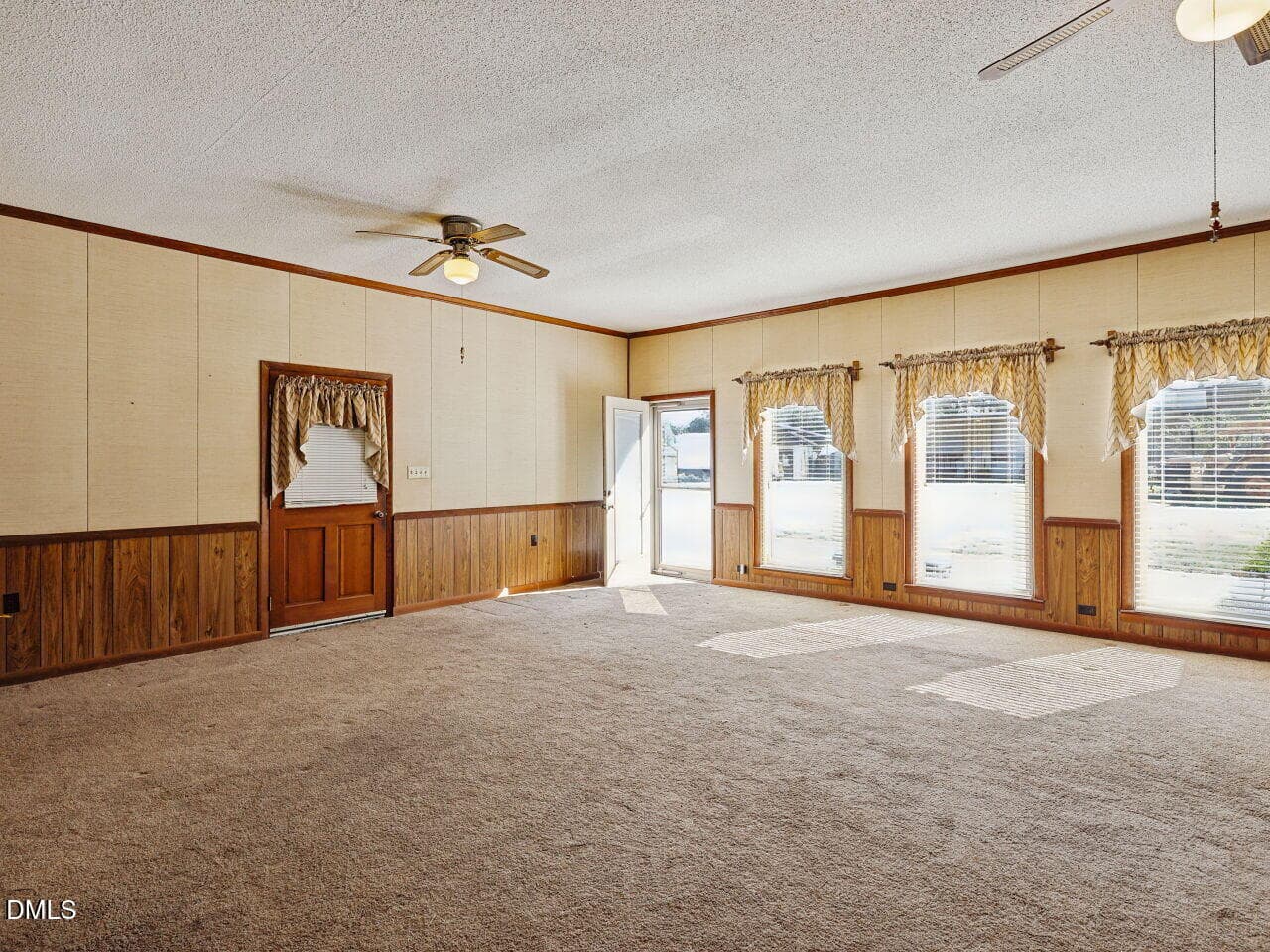 012-1280x960-family-room - 389 Turnage Barefoot Lane, Dunn, NC 28334, Dunn
