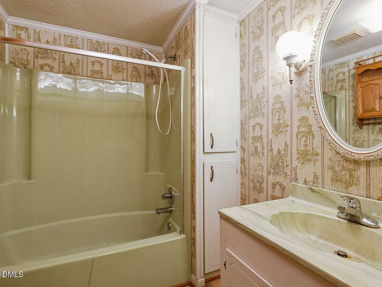 027-1280x960-hall-bath - 389 Turnage Barefoot Lane, Dunn, NC 28334, Dunn