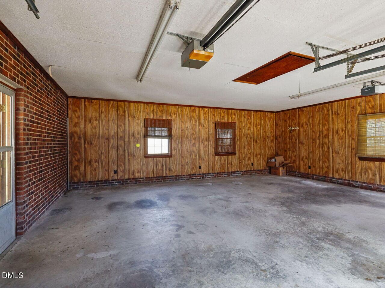 029-1280x960-attached-garage - 389 Turnage Barefoot Lane, Dunn, NC 28334, Dunn