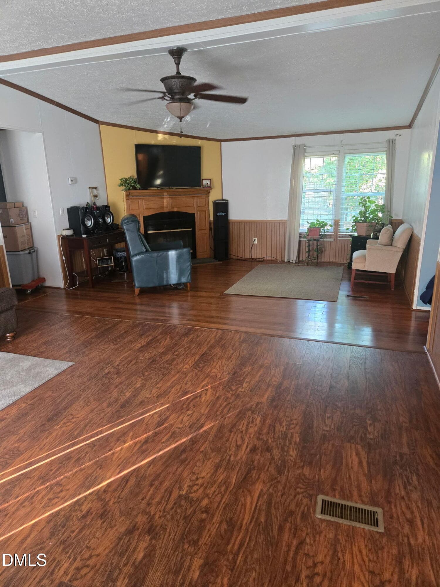 Open Concept Family Room and Living Room - 397 Manson-axtell Road, Norlina, NC 27563