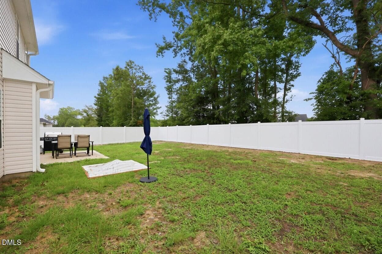 Straight umbrella 2 - 675 Amusement Drive, Hope Mills, NC 28348, Hope Mills