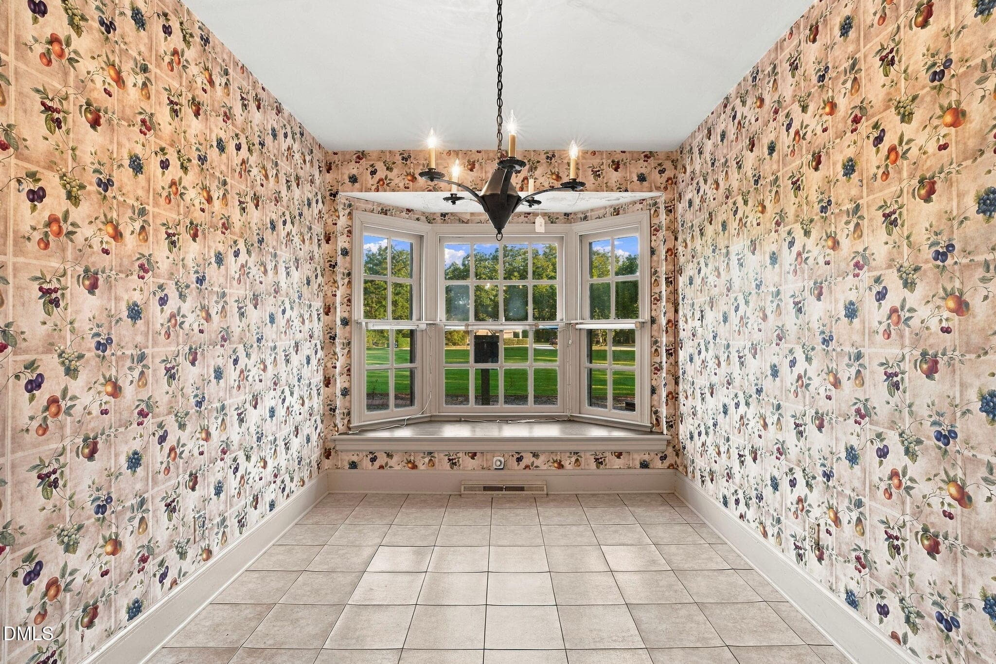 Breakfast Nook - 209 Brentwood Drive N, Wilson, NC 27893, Wilson