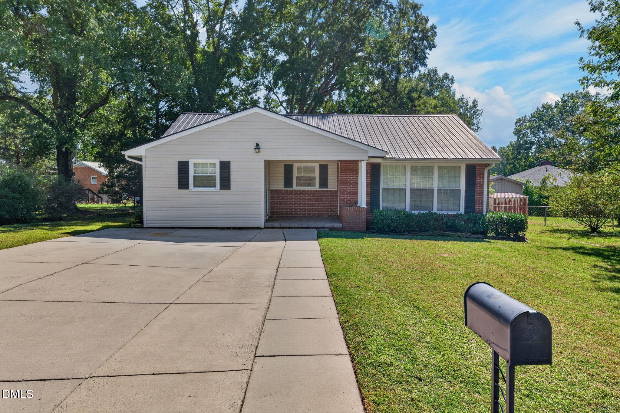 2-web-or-mls-P1081028 - 1408 Harriet Drive, Burlington, NC 27215, Burlington