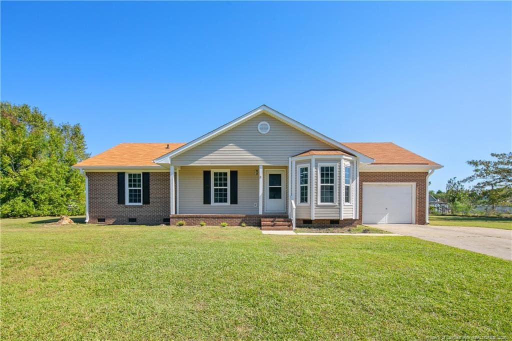 8463 Brightleaf Drive, St. Pauls, NC 28384