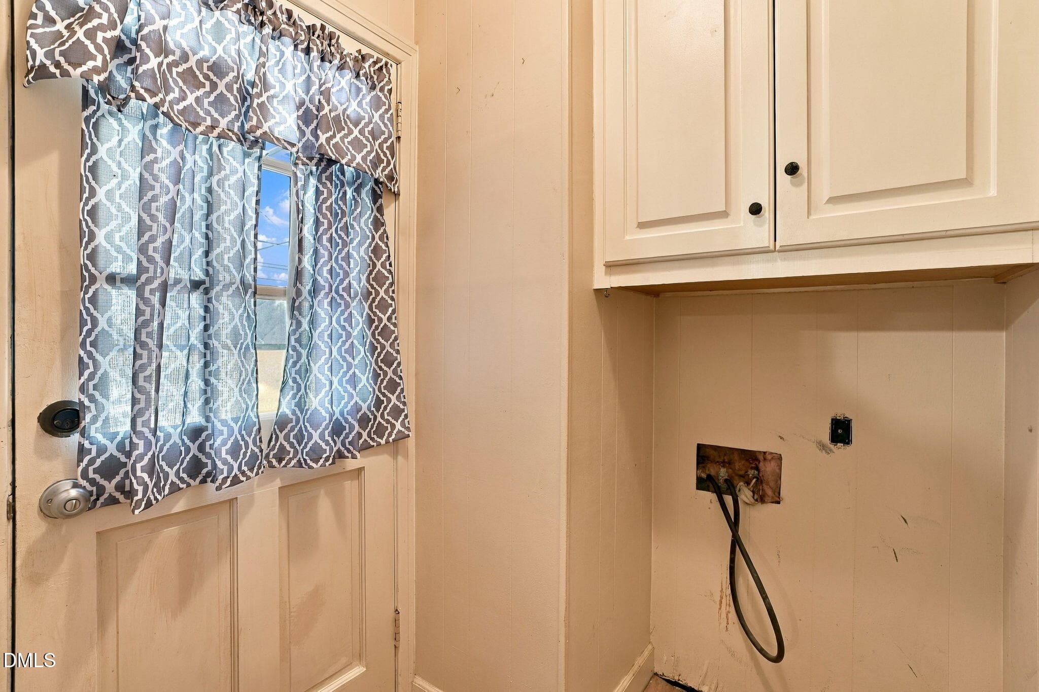 Laundry - 604 N Saratoga Street, Stantonsburg, NC 27883