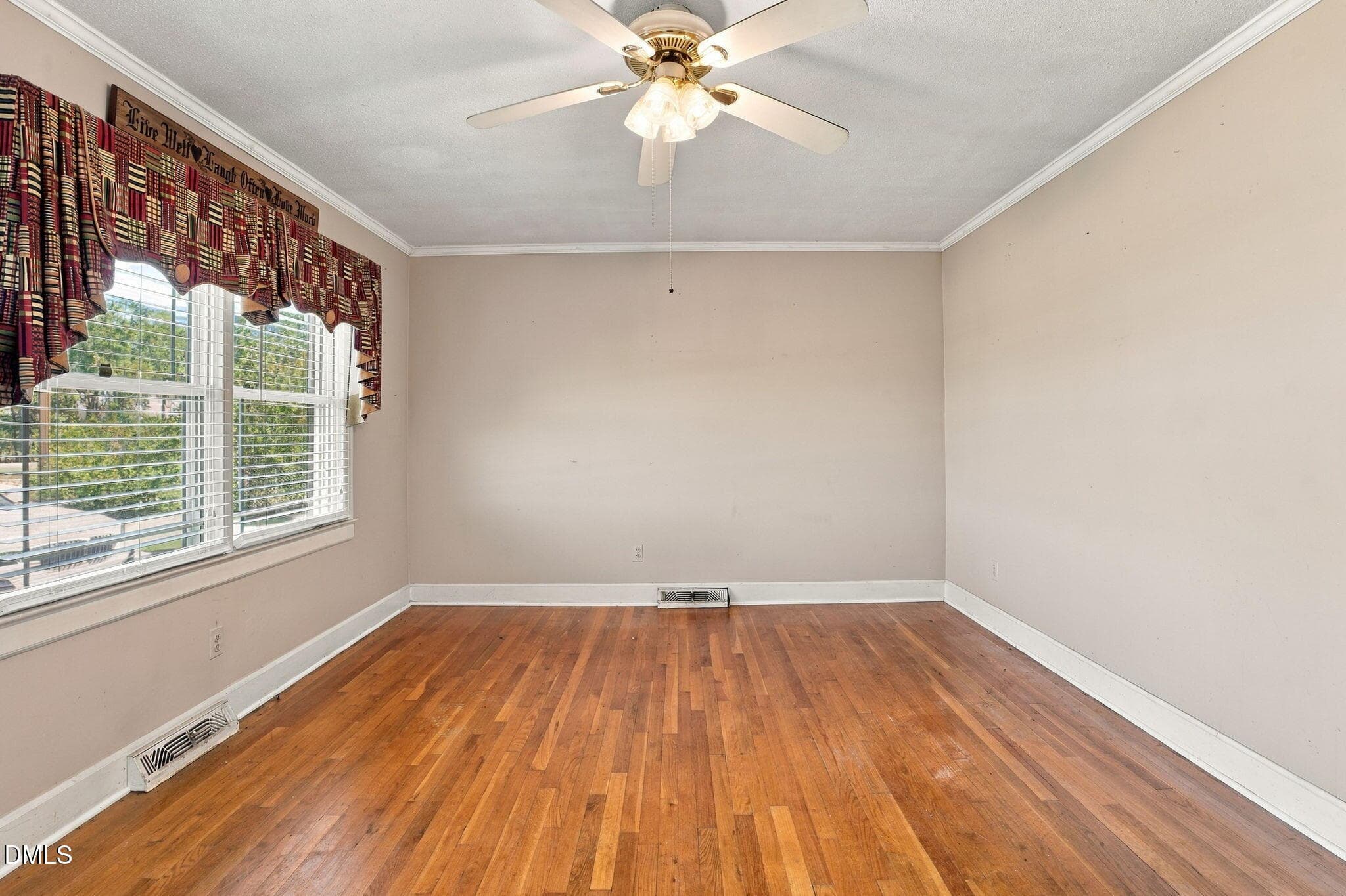 Living Room 2 - 604 N Saratoga Street, Stantonsburg, NC 27883