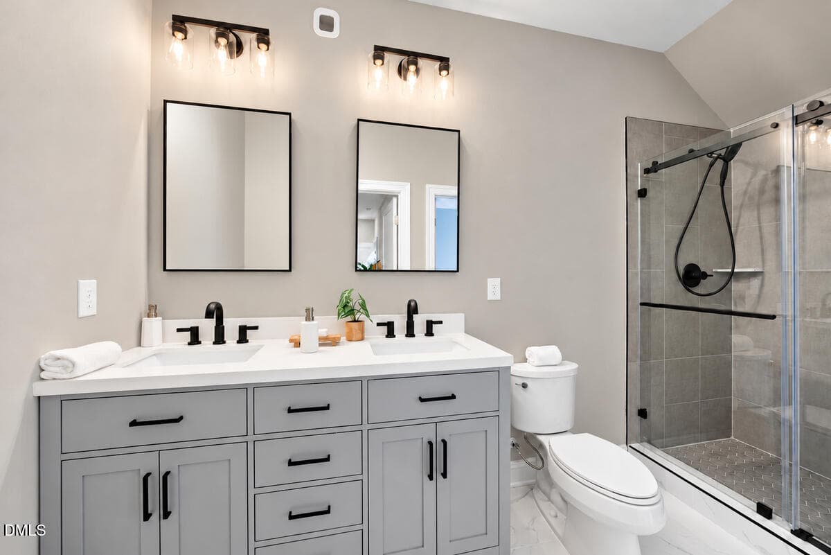42 - Upstairs Ensuite Bathroom - 3526 Westglen Road, Durham, NC 27705, Durham