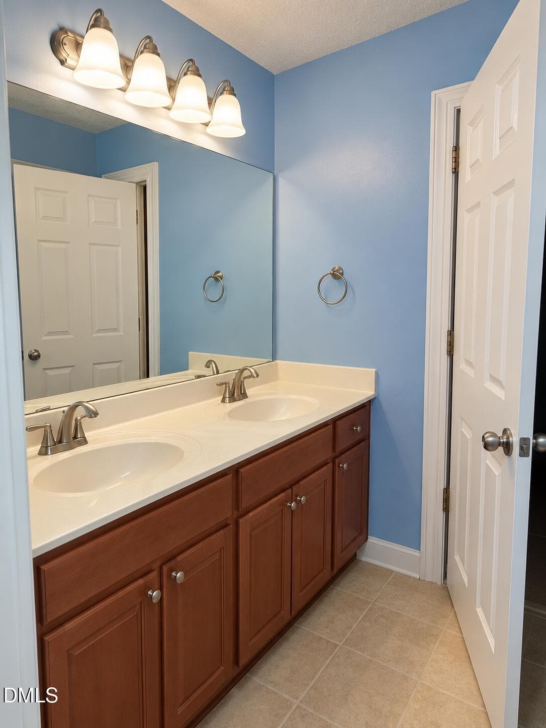 Bath - 704 Rushing Falls Place, Fuquay Varina, NC 27526