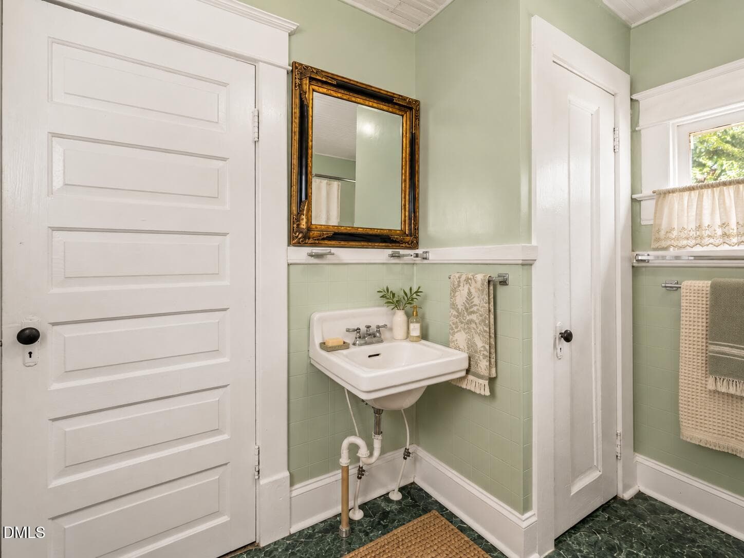 bath 2 2 s - 302 Halifax Street, Warrenton, NC 27589