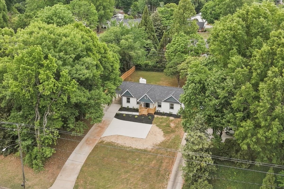 1009 Benjamin Parkway, Greensboro, NC 27408