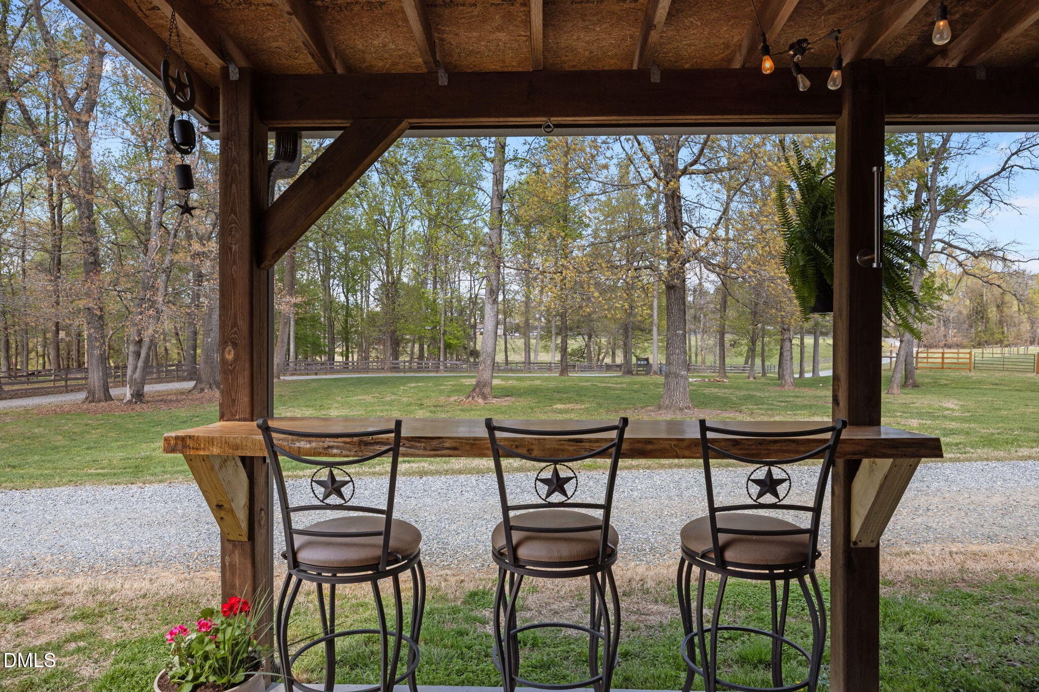 Outdoor eat-at bar - 4578 Millpoint Road, Greensboro, NC 27406