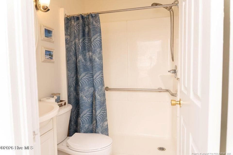 Photo 11 - 904 W Saunders Avenue, Aberdeen, NC 28315