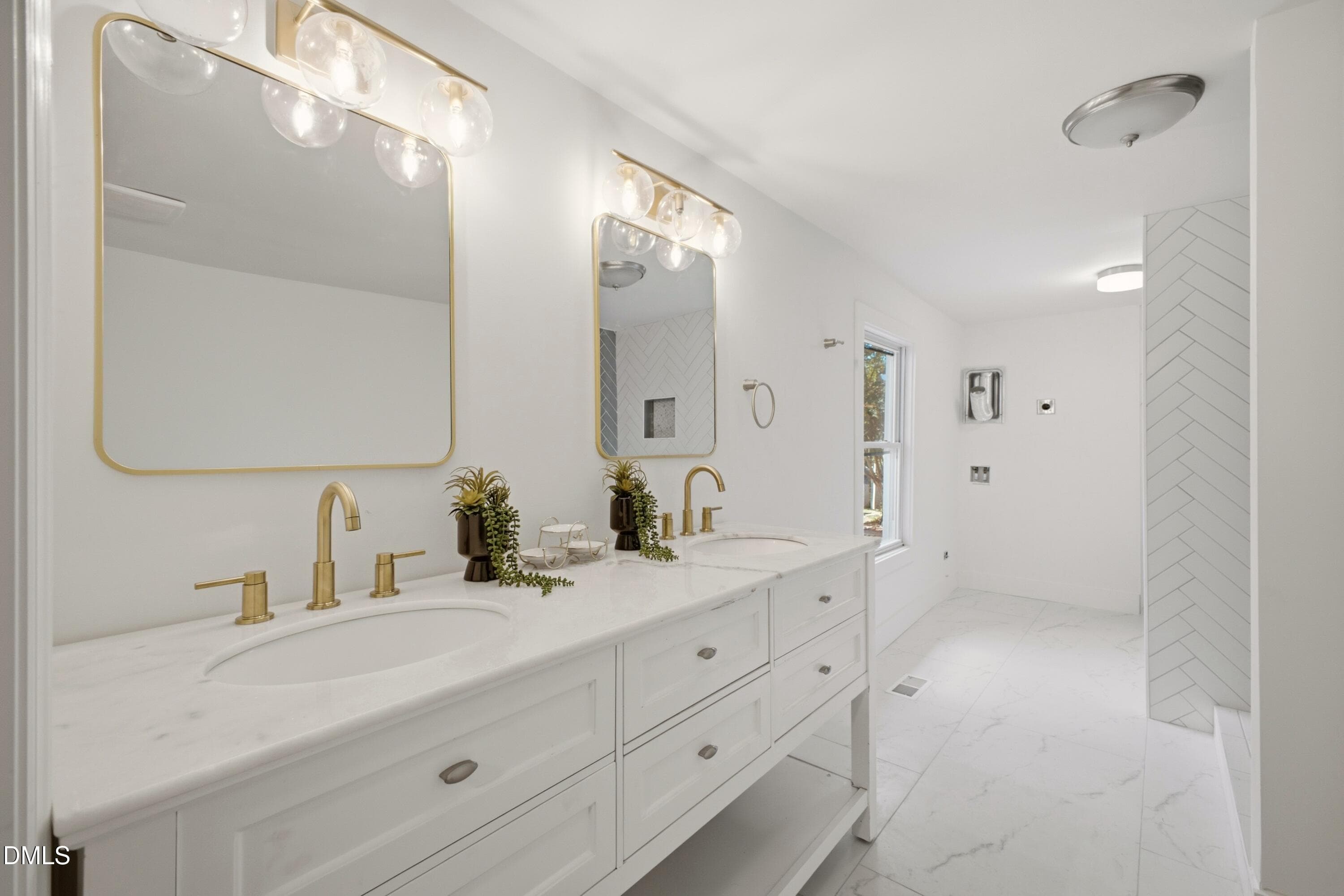 Primary Full Bath - 3002 University Station Road, Durham, NC 27705
