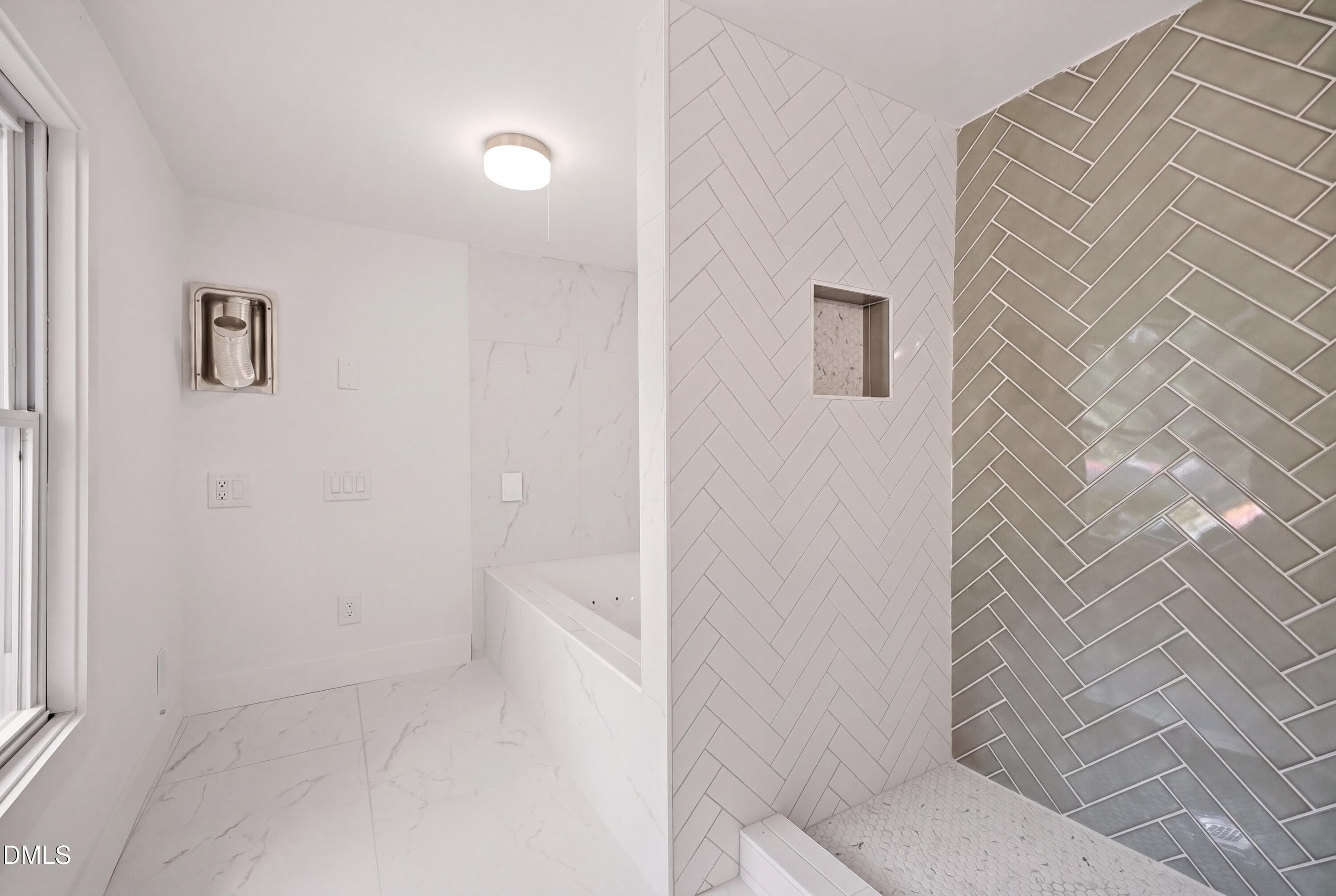 Primary Full Bath - 3002 University Station Road, Durham, NC 27705