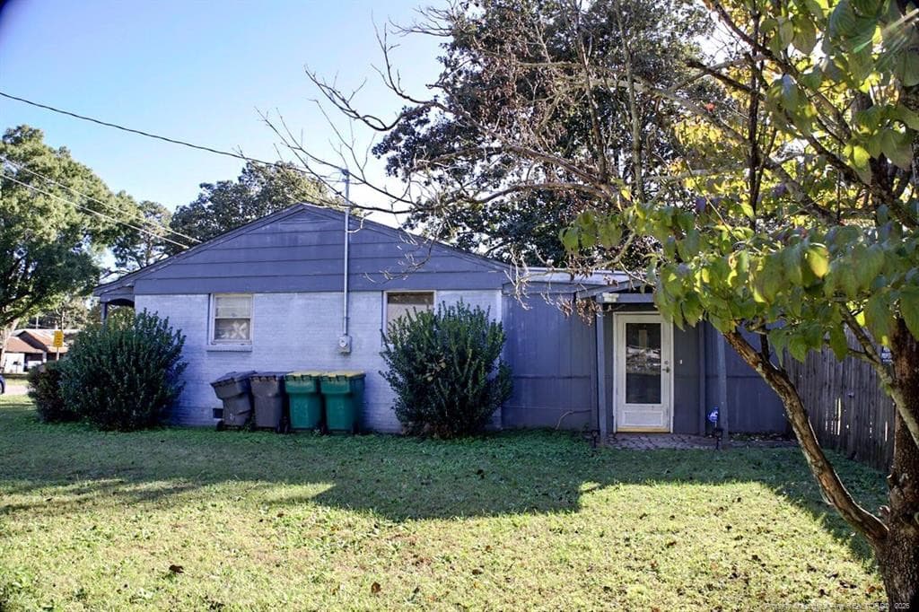 Photo 3 - 702 E 8th Street, Lumberton, NC 28358