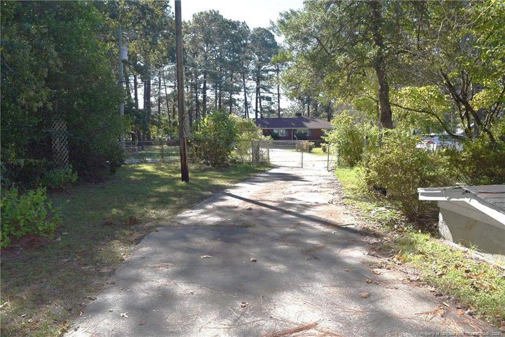 driveway to double garage - 607 Hicks Avenue, Fayetteville, NC 28304