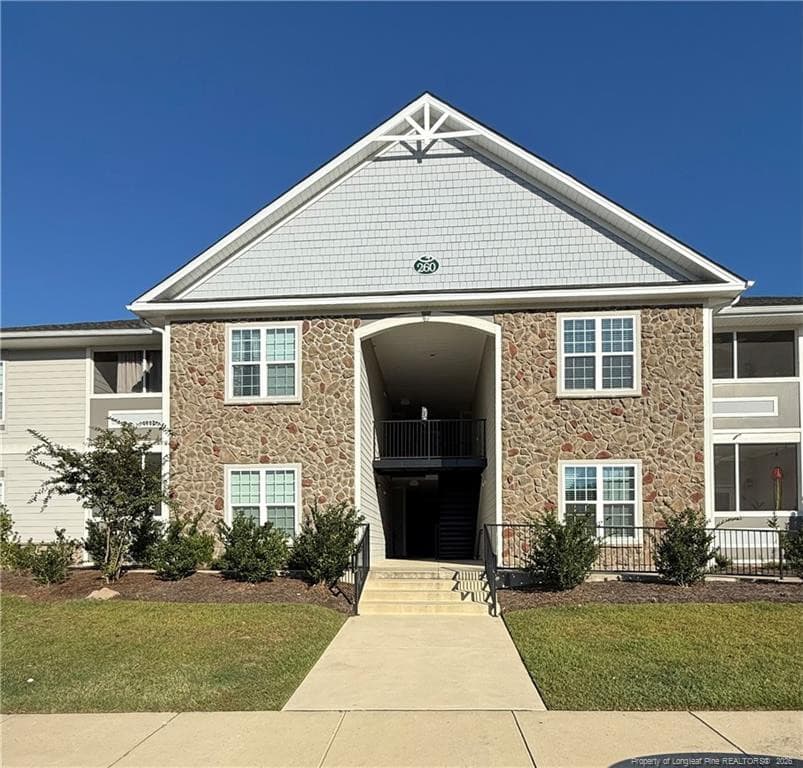 260 Gallery Drive 102, Spring Lake, NC 28390