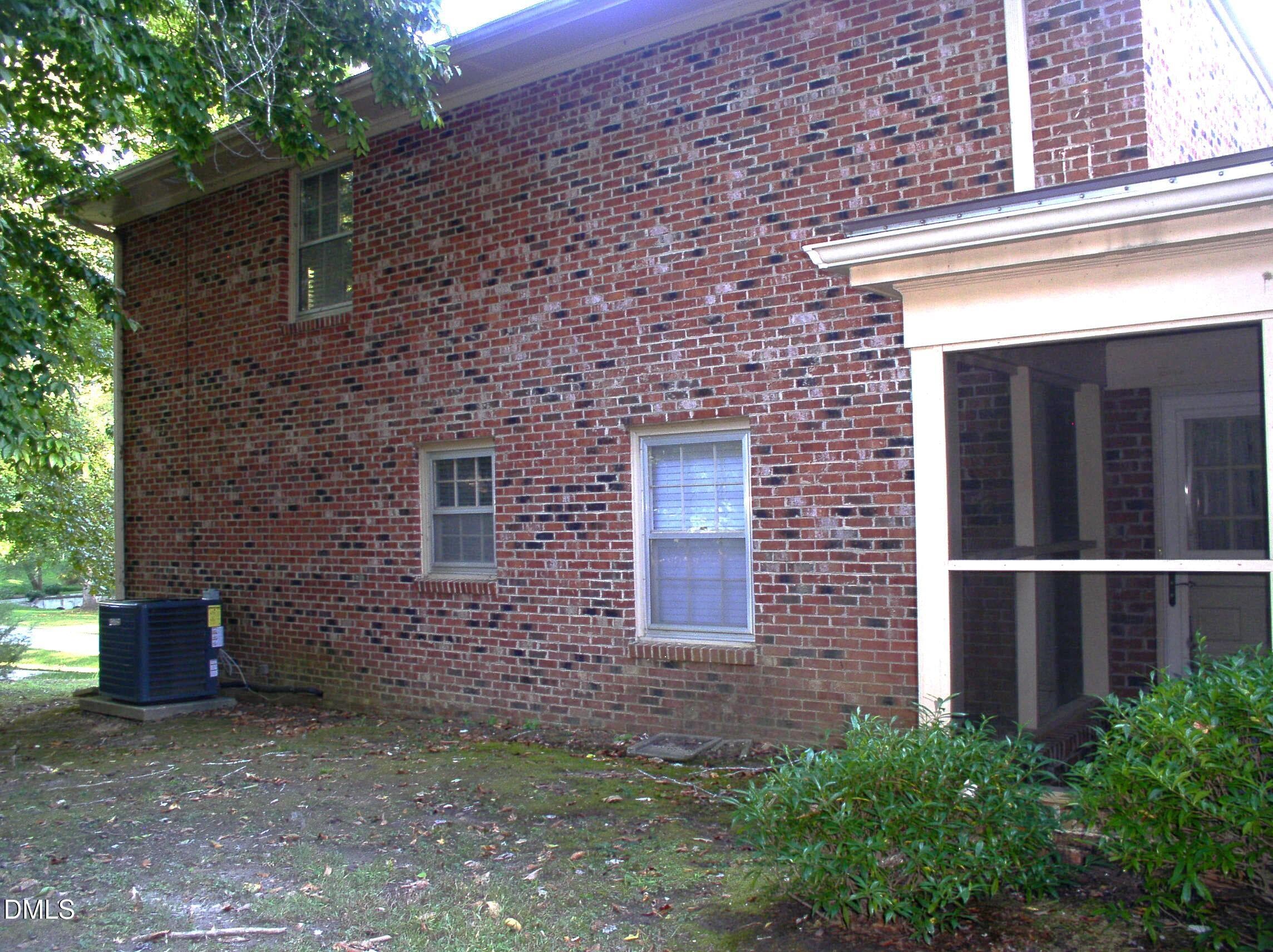 P1010186 (2) - 1818 Brookrun Road, Henderson, NC 27536