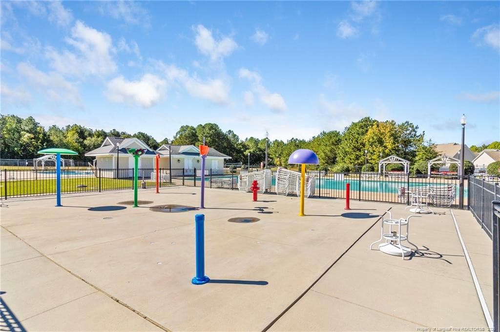 Splash Pad - 417 Thorncliff Drive, Raeford, NC 28376