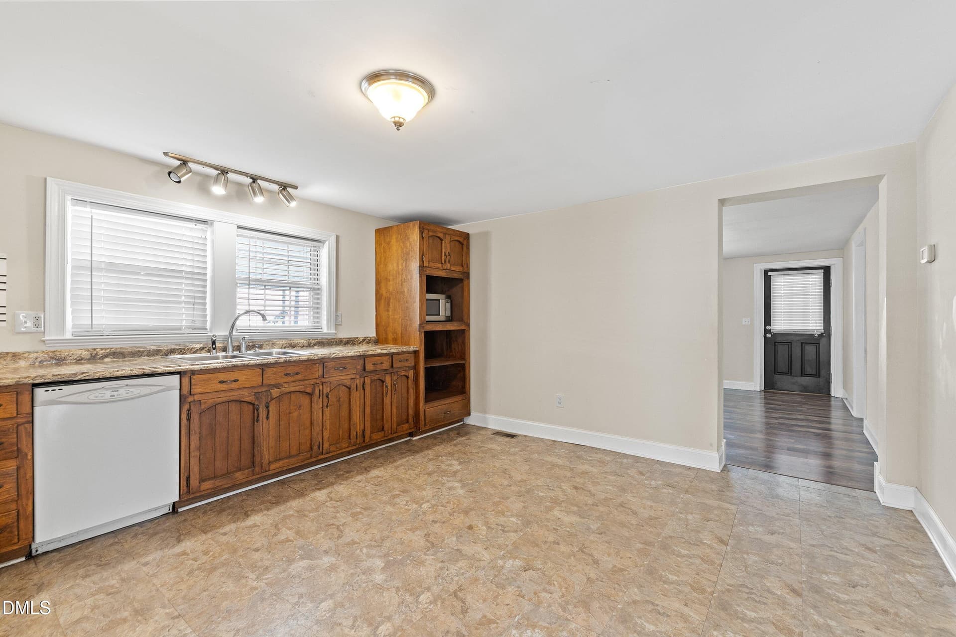 26-202 S Baker St_1370 - 202 S Baker Street, Four Oaks, NC 27524