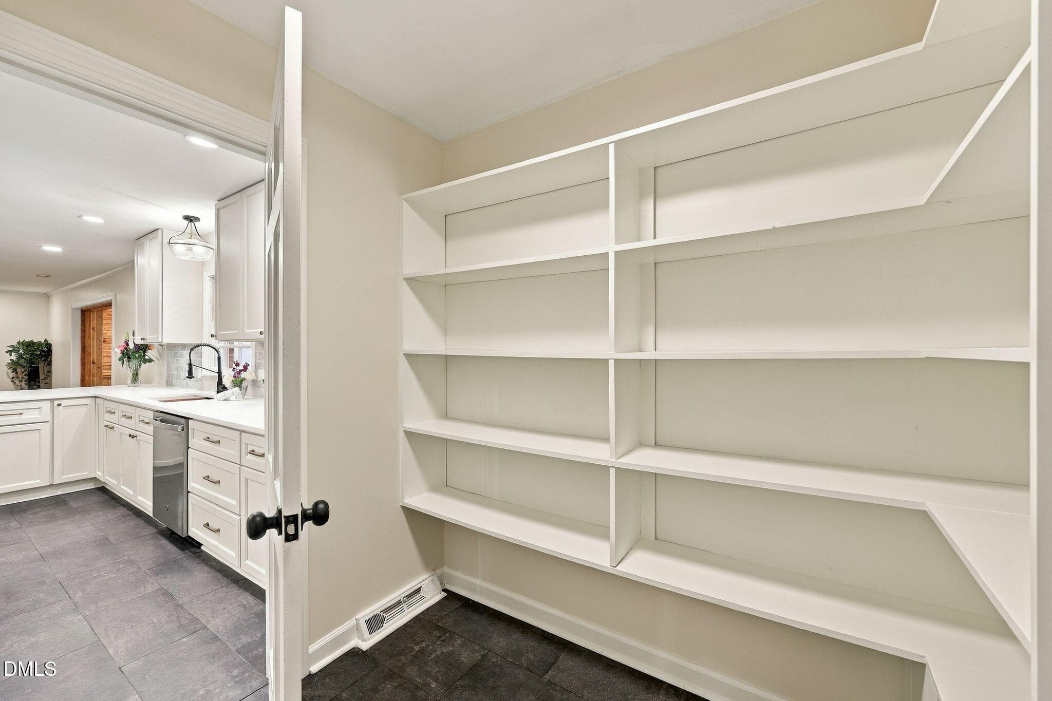 17-web-or-mls-IMG_2020 - 6700 Valley Lake Drive, Raleigh, NC 27612