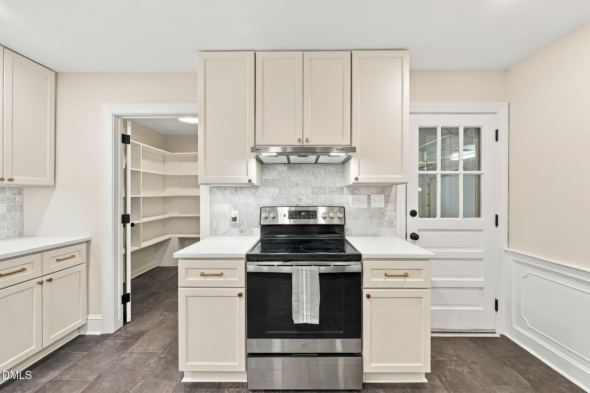 19-web-or-mls-IMG_2026_Edit - 6700 Valley Lake Drive, Raleigh, NC 27612